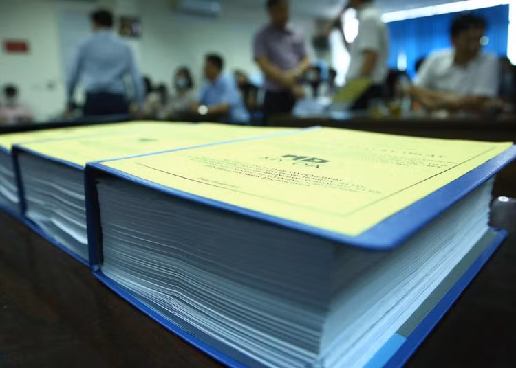 Hồ sơ mời thầu yêu cầu cán bộ kỹ thuật thi công phải có chứng chỉ hành nghề giám sát thi công công trình giao thông/hạ tầng kỹ thuật hạng III trở lên. Ảnh minh họa: Nhã Chi