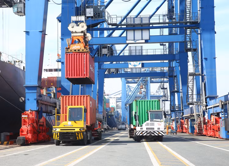 Tính từ đầu năm 2024 đến hết ngày 14/2/2024, cán cân thương mại của Việt Nam xuất siêu hơn 5,1 tỷ USD. Ảnh: Nhã Chi