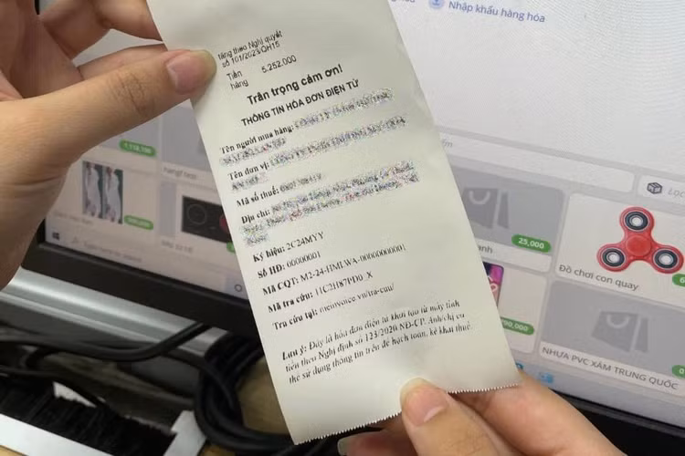 Từ 1/6/2025 các hộ kinh doanh có doanh thu trên 1 tỷ đồng/năm sẽ bắt buộc sử dụng hóa đơn điện tử có mã của cơ quan thuế từ máy tính tiền