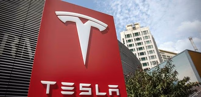 Tesla "bốc hơi" 277 tỷ USD vốn hóa trong một tháng