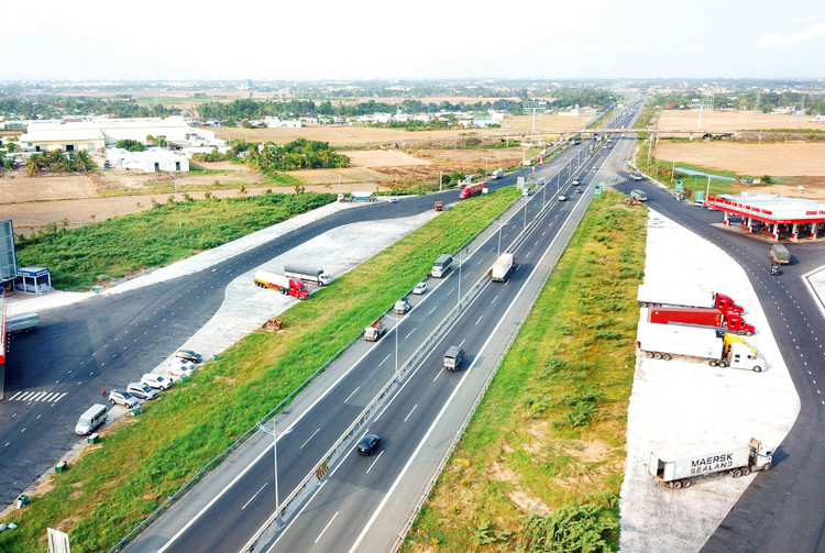 Trong 10 năm tới, Việt Nam dự kiến xây dựng khoảng 3.800 km đường bộ cao tốc mới. Ảnh: Lê Tiên