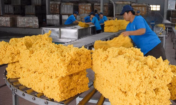 3 tháng đầu năm, kim ngạch xuất khẩu nhóm hàng cao su ước đạt 5,97 tỷ USD, tăng 6,6% so với cùng kỳ năm 2020. Ảnh: Minh Trí