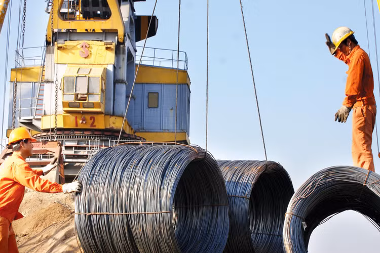 Giá thép xây dựng đã đồng loạt tăng từ 30 - 40% so với cuối quý I/2020. Ảnh: Lê Tiên