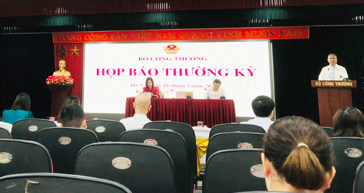 Thứ trưởng Đỗ Thắng Hải phát biểu tại cuộc họp báo thường kỳ Bộ Công Thương chiều ngày 18/5/2023