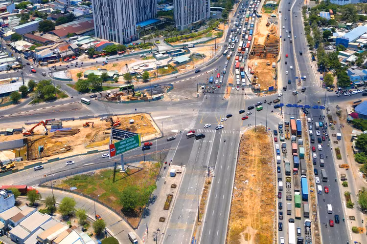 Dự án Xây dựng nút giao thông An Phú có tổng mức đầu tư 3.408,759 tỷ đồng, gồm 24 gói thầu. Ảnh: Song Lê