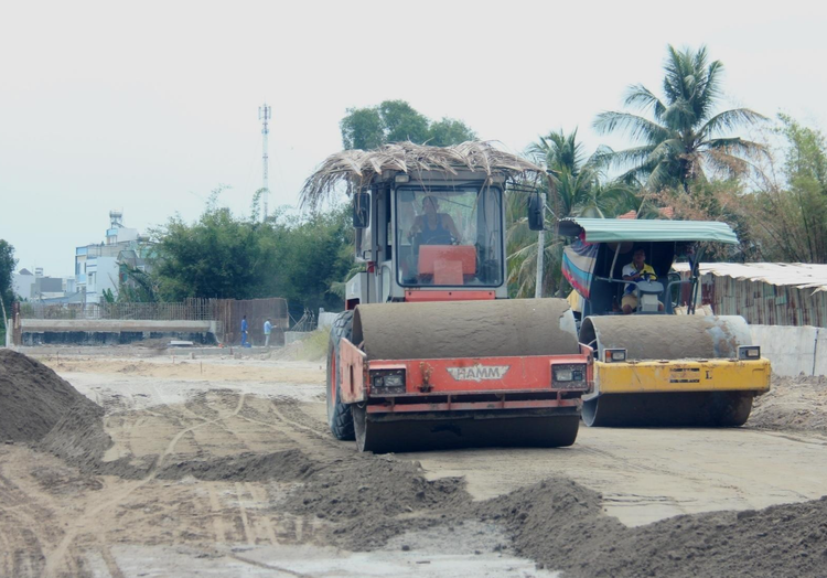Gói thầu Thi công xây dựng thuộc Dự án Xây dựng hoàn trả, vuốt nối hệ thống đường giao thông và hệ thống thoát nước giải phóng mặt bằng thực hiện Dự án thành phần Đầu tư xây dựng đường bộ cao tốc đoạn Mai Sơn - Quốc lộ 45 có giá gói thầu là 30,229 tỷ đồng. Ảnh chỉ mang tính minh họa: Internet