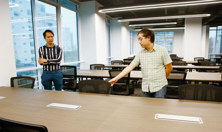 Một khảo sát gần đây của VCCI cho thấy, 77% hồ sơ mời thầu gói thầu mua sắm đồ gỗ nội thất chưa đưa ra yêu cầu về tính hợp pháp của sản phẩm gỗ. Ảnh: Nhã Chi