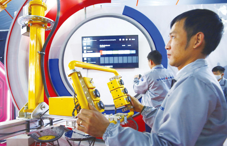 Đào tạo người lao động gắn với nhu cầu đổi mới công nghệ, đổi mới thiết bị của doanh nghiệp là một trong những giải pháp thúc đẩy đổi mới sáng tạo tại Việt Nam. Ảnh: Lê Tiên