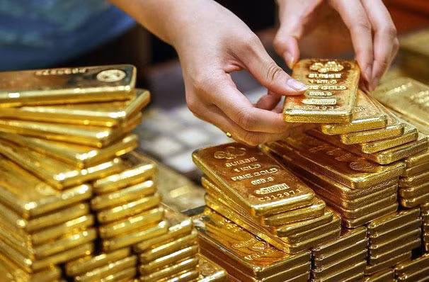 Giá vàng thế giới tăng khoảng 28% tính từ đầu năm đến nay,
trong khi giá vàng trong nước tăng khoảng 32%. Ảnh: St