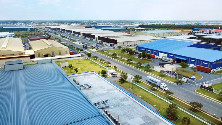 Năm 2021, các khu công nghiệp, khu kinh tế thu hút được 539 dự án FDI và 615 dự án đầu tư trong nước với số vốn đăng ký mới đạt 12,8 tỷ USD. Ảnh: Lê Tiên