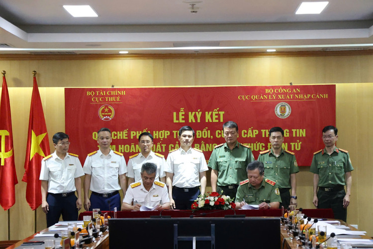 Quy chế phối hợp giữa Cục Thuế (Bộ Tài chính) và Cục Quản lý xuất nhập cảnh (Bộ Công an) được ký kết ngày 12/5