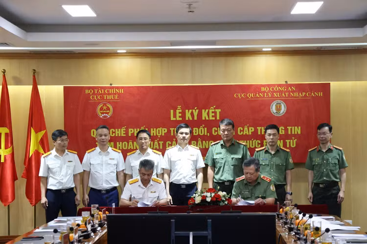 Quy chế phối hợp giữa Cục Thuế (Bộ Tài chính) và Cục Quản lý xuất nhập cảnh (Bộ Công an) được ký kết ngày 12/5