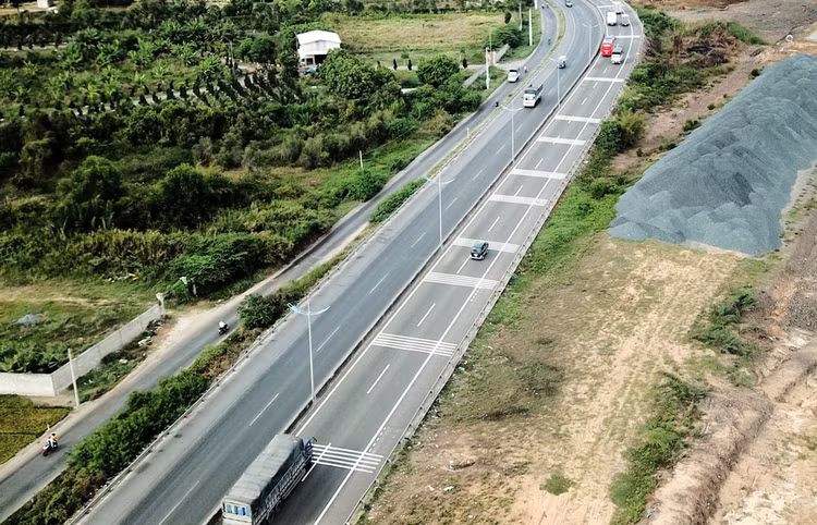 13 gói thầu xây lắp thuộc 3 dự án thành phần của Dự án Cao tốc Bắc - Nam phía Đông giai đoạn 2017 - 2020 có tổng giá gói thầu hơn 22.259 tỷ đồng. Ảnh: Lê Tiên