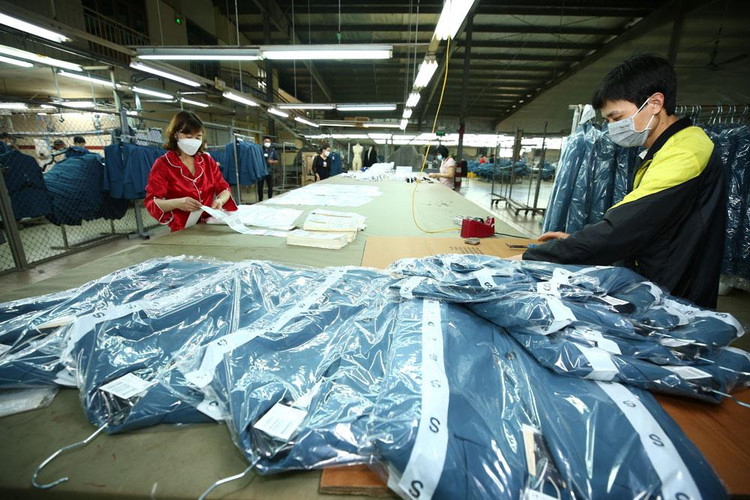 Theo Tập đoàn Dệt may Việt Nam, lạm phát kỷ lục tại một số quốc gia khiến tiêu dùng cá nhân trong lĩnh vực thời trang bị thắt chặt. Ảnh: Tiên Giang