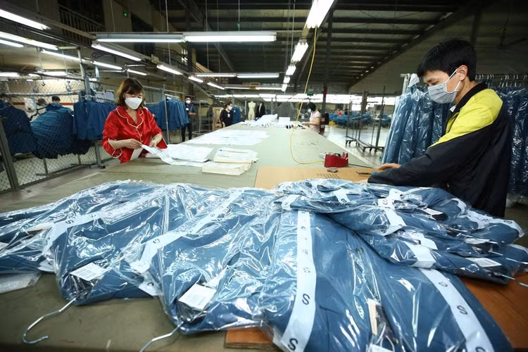 Theo Tập đoàn Dệt may Việt Nam, lạm phát kỷ lục tại một số quốc gia khiến tiêu dùng cá nhân trong lĩnh vực thời trang bị thắt chặt. Ảnh: Tiên Giang