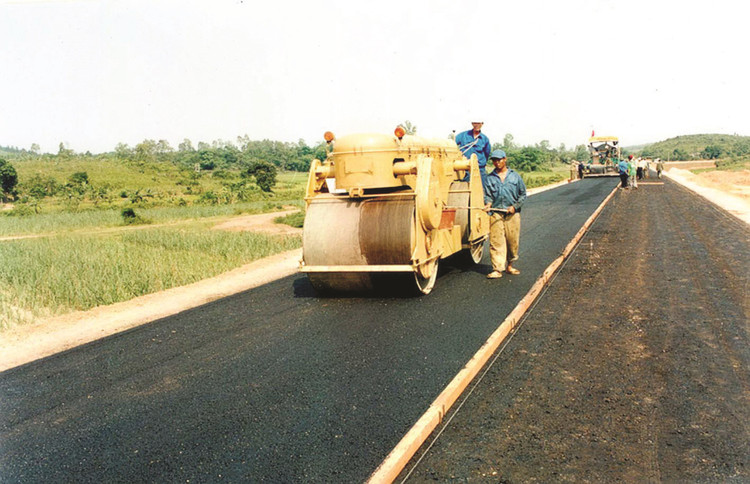 Hơn 4 năm trở lại đây, Công ty TNHH Thành Liêm được công bố trúng 29 gói thầu trên địa bàn tỉnh Bình Phước với tổng giá trúng thầu trên 700 tỷ đồng. Ảnh: Tường Lâm