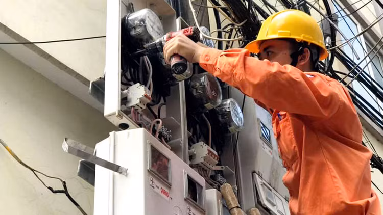 Theo ghi nhận của EVN, lượng điện sinh hoạt tiêu thụ trong
tháng 6/2020 tăng 12,84% so cùng kỳ năm 2019. Ảnh: Nhã Chi