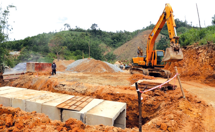 Trong nửa đầu năm 2023, khối lượng giải ngân đầu tư công của tỉnh Quảng Nam đạt 20,8%, thấp hơn mức bình quân của cả nước. Ảnh: L.P
