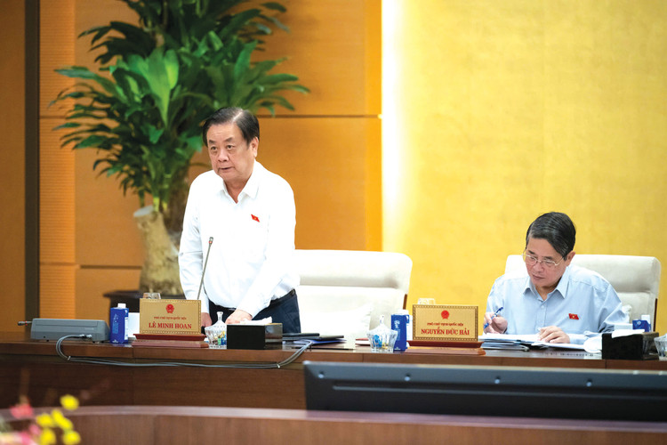 Dưới sự điều hành của Phó Chủ tịch Quốc hội Lê Minh Hoan, Ủy ban Thường vụ Quốc hội cho ý kiến về Dự án Luật Năng lượng nguyên tử (sửa đổi). Ảnh: Nam An