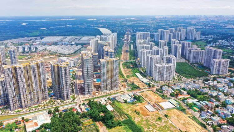 Khu vực dọc tuyến đường Vành đai 3 - TP.HCM tập trung nhiều dự án bất động sản. Ảnh: Lê Tiên