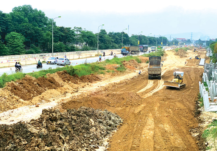 Năm 2025, Ban Quản lý dự án đầu tư xây dựng công trình giao thông TP. Hà Nội được giao kế hoạch vốn 12.803,679 tỷ đồng cho 26 dự án. Ảnh: Lê Tiên