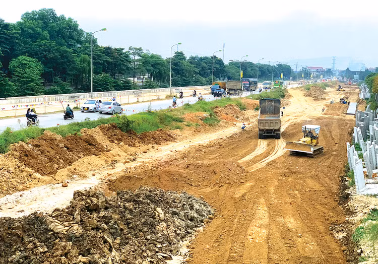 Năm 2025, Ban Quản lý dự án đầu tư xây dựng công trình giao thông TP. Hà Nội được giao kế hoạch vốn 12.803,679 tỷ đồng cho 26 dự án. Ảnh: Lê Tiên