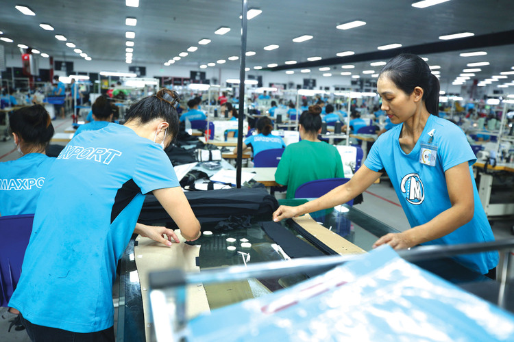 Doanh nghiệp dệt, may, da giày đang gặp khó khăn về đơn hàng xuất khẩu, nhu cầu thị trường thấp và lao động có tay nghề. Ảnh: Lê Tiên