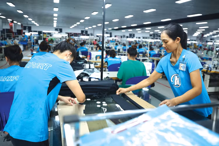Doanh nghiệp dệt, may, da giày đang gặp khó khăn về đơn hàng xuất khẩu, nhu cầu thị trường thấp và lao động có tay nghề. Ảnh: Lê Tiên