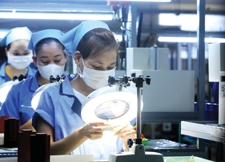 Bộ Tài chính đề xuất nhiều cơ chế, chính sách nhằm đơn giản hóa thủ tục, tăng quyền tự chủ, tạo điều kiện thuận lợi cho doanh nghiệp tham gia vào các dự án khoa học, công nghệ, đổi mới sáng tạo và chuyển đổi số quốc gia. Ảnh: Tường Lâm