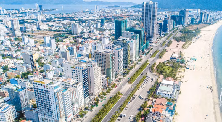 Dù ngành du lịch phục hồi tích cực 2 năm qua, thị trường bất động sản vẫn đối mặt với áp lực lớn về thanh khoản. Ảnh: Hà Minh