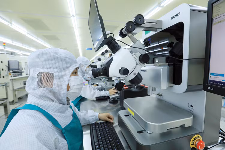 Luật Đầu tư công được sửa đổi theo hướng tiếp tục phân cấp, phân quyền, đơn giản hóa thủ tục, đẩy nhanh tiến độ các dự án, đặc biệt là các dự án khoa học công nghệ, đổi mới sáng tạo. Ảnh: Lê Tiên