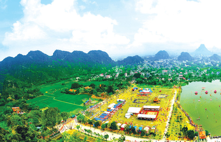 Đất nền tại TP. Hoa Lư (tỉnh Ninh Bình) được rao bán với giá tăng gấp đôi, thậm chí gấp 3 so với trước Tết Nguyên đán 2025. Ảnh: Hoàng Hà