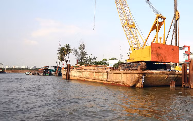 Trong 3 năm 2019 - 2021, Công ty TNHH Hàng hải Sao Mai trúng 6 gói thầu nạo vét luồng hàng hải tại Tổng công ty Bảo đảm an toàn hàng hải miền Nam. Ảnh minh họa: Tiên Giang