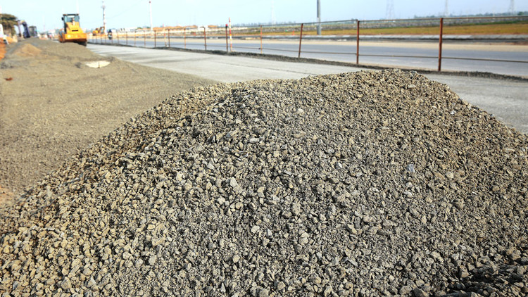 Gói thầu DN-Cw-01 thuộc Dự án Hỗ trợ phát triển khu vực biên
giới - Tiểu dự án tỉnh Đắk Nông, sử dụng vốn vay của Ngân hàng Phát triển châu
Á. Ảnh: Tiên Giang