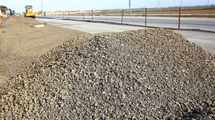 Gói thầu DN-Cw-01 thuộc Dự án Hỗ trợ phát triển khu vực biên
giới - Tiểu dự án tỉnh Đắk Nông, sử dụng vốn vay của Ngân hàng Phát triển châu
Á. Ảnh: Tiên Giang