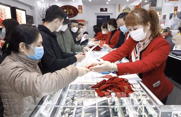 Giá vàng sáng 9/5 tăng 200 nghìn đồng/lượng