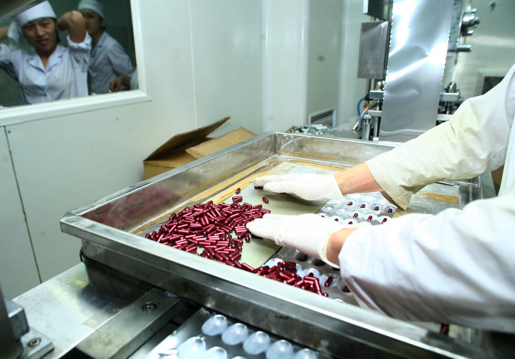 Theo phản ánh của nhiều Sở Y tế, bệnh viện trên cả nước, tình trạng vi phạm trong đấu thầu, cung ứng thuốc vẫn xảy ra thường xuyên. Ảnh: Tiên Giang