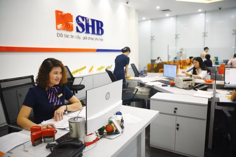 Duy trì chính sách tài khóa và tiền tệ hỗ trợ phục hồi kinh tế là cần thiết nhưng không chủ quan với áp lực lạm phát. Ảnh: Tiên Giang