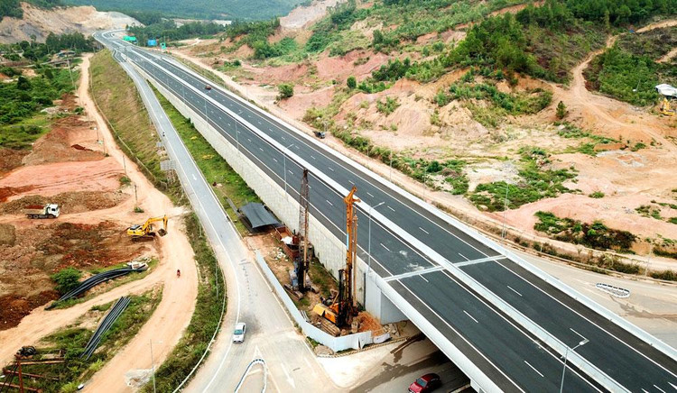 Trong 10 tháng đầu năm, Bộ Giao thông vận tải đã giải ngân được 26.373 tỷ đồng kế hoạch vốn trong nước năm 2021, đạt 68,4%. Ảnh: Lê Tiên