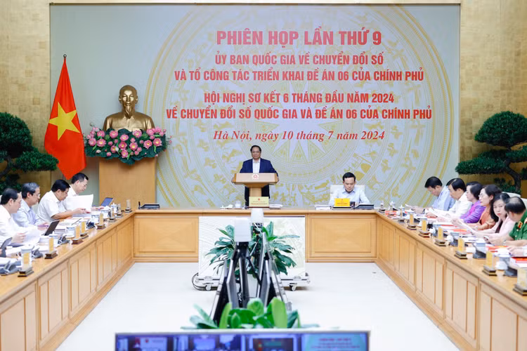 Thủ tướng Phạm Minh Chính chủ trì Hội nghị sơ kết 6 tháng Ủy ban Quốc gia về chuyển đổi số và Đề án 06. Ảnh: Quý Bắc