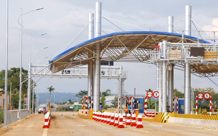 Dự án BOT Nâng cấp mở rộng đường Hồ Chí Minh đoạn qua thị xã Buôn Hồ, tỉnh Đắk Lắk được đưa vào sử dụng từ giữa tháng 7/2015. Ảnh: Hoàng Tuyết