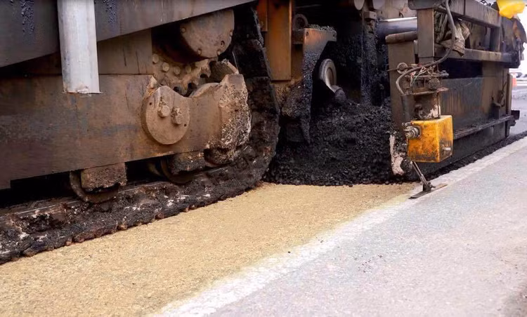 Những năm qua, Cần Thơ đã sử dụng vật liệu Carboncor Asphalt trong việc sửa chữa mặt cầu có trọng tải nhỏ. Ảnh minh họa