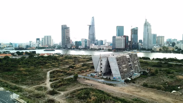 Việc doanh nghiệp trúng đấu giá đất Thủ Thiêm với giá cao rồi bỏ cọc đặt ra vấn đề phải sửa đổi các quy định liên quan đến đấu giá tài sản. Ảnh: Lê Tiên