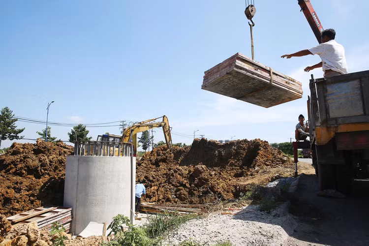 Có ý kiến đề xuất không giao chủ đầu tư cho các đơn vị nhiều lần không thực hiện nghiêm túc chế độ báo cáo về công tác đấu thầu theo quy định. Ảnh minh họa: Tiên Giang