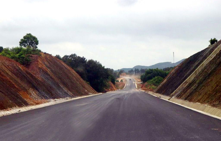 4 dự án thành phần của cao tốc Bắc - Nam phía Đông (Mai Sơn - Quốc lộ 45, Cam Lộ - La Sơn, Vĩnh Hảo - Phan Thiết, Phan Thiết - Dầu Giây) phải hoàn thành trong năm 2022. Ảnh minh họa: Đỗ Trưởng