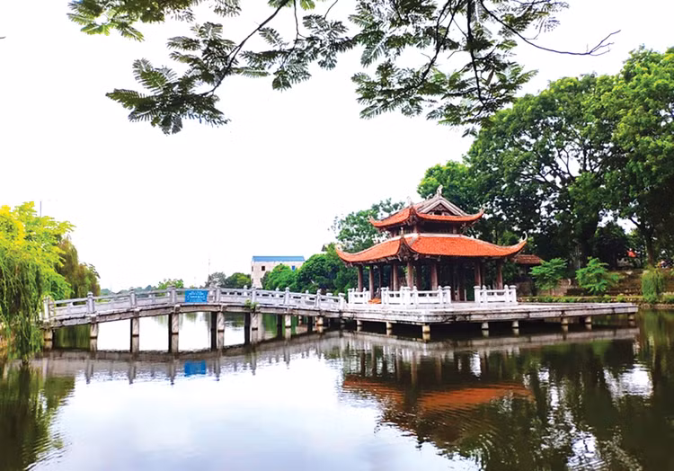 Dự án Cải tạo, phục hồi môi trường ao Giếng thôn 9, ao Giếng thôn 1, ao Liên Minh, ao Dốc Cầu Trông, ao đền Đức Thánh Thủy, xã Hát Môn (Hà Nội) có tổng mức đầu tư 48,6 tỷ đồng. Ảnh: Đình Thiện