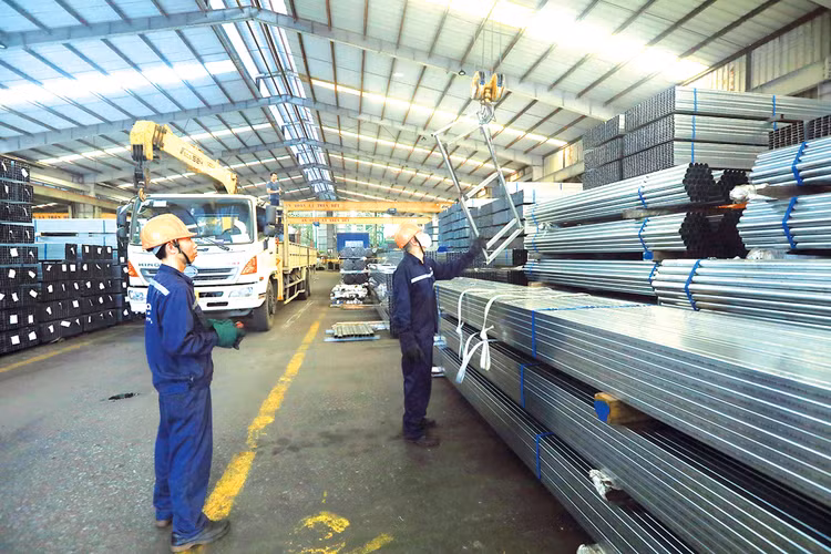 Việt Nam có nhiều triển vọng cải thiện tốc độ tăng trưởng GDP thông qua việc thúc đẩy đầu tư công, tiêu dùng, du lịch... Ảnh: Lê Tiên