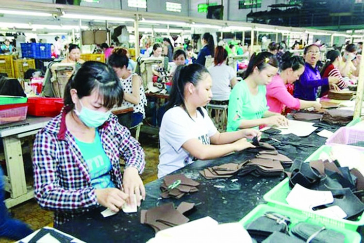 Bộ Lao động, Thương binh và Xã hội đang được giao làm đầu mối trình Chính phủ xem xét sửa một số điều kiện tại Nghị quyết 42. Ảnh: Internet 