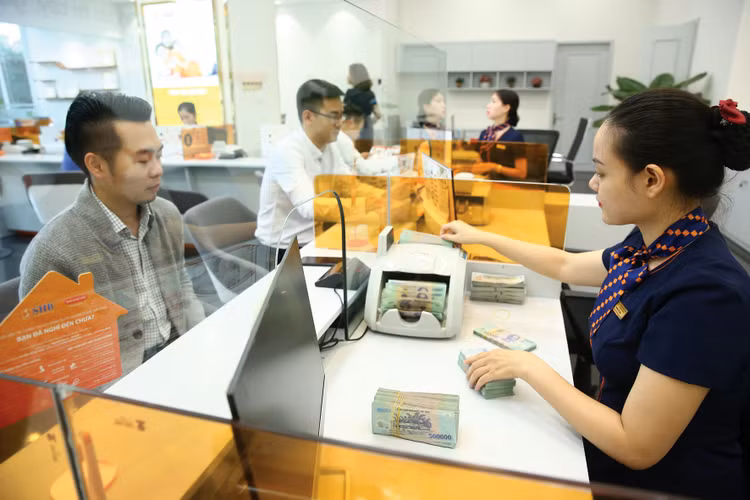 Tăng trưởng tín dụng năm 2024 sẽ phụ thuộc nhiều vào khả năng phục hồi của nền kinh tế và thị trường bất động sản. Ảnh: Lê Tiên