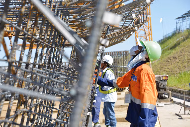 Sắt thép chiếm tỷ lệ khá lớn trong giá trị các công trình xây dựng. Ảnh: Nhã Chi